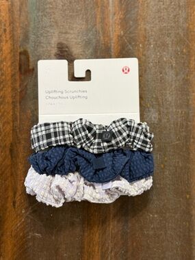 lululemon Uplifting Scrunchies 3 Pack Plaid Navy Cream NWT